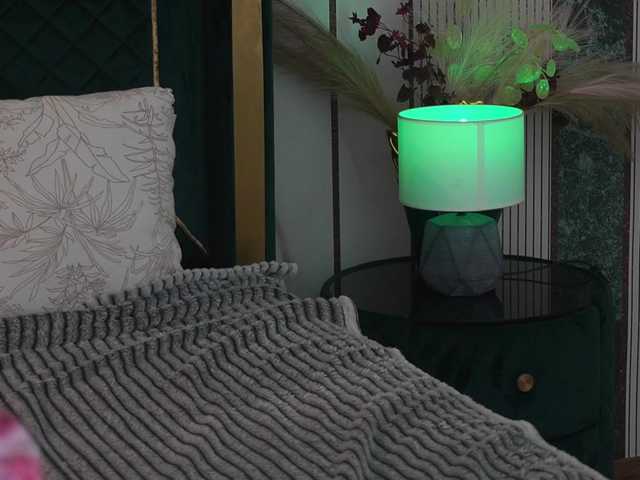 AlinaLemon live cam on BongaCams