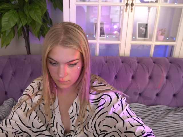 AlinaLemon live cam on BongaCams
