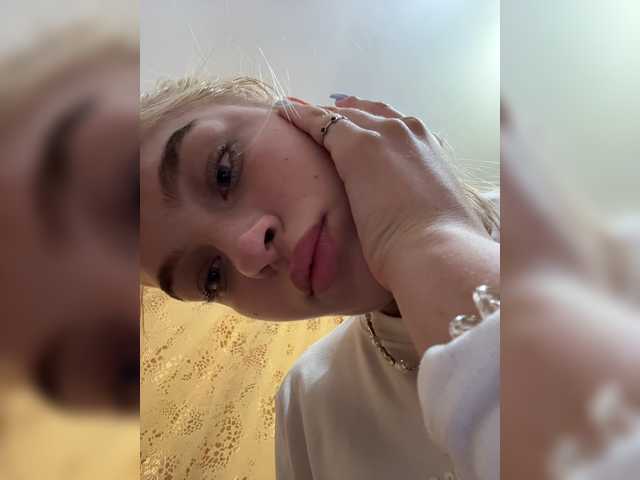 AlinaLemon live cam on BongaCams