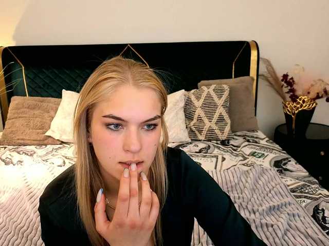 AlinaLemon's BongaCams show and profile