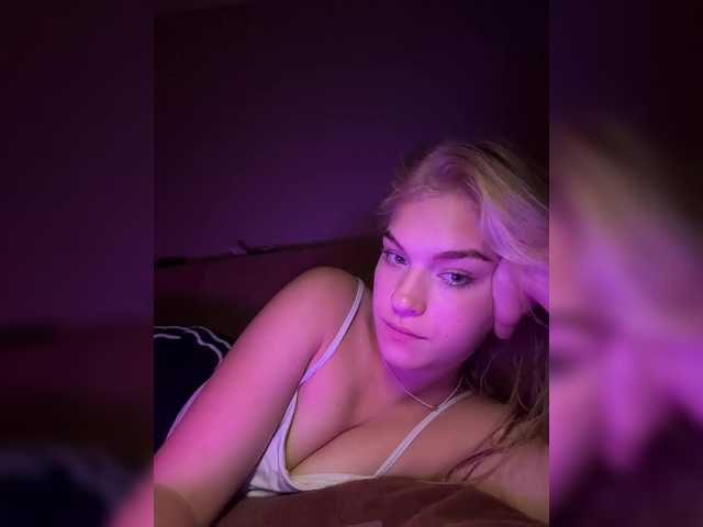 AlinaLemon live cam on BongaCams