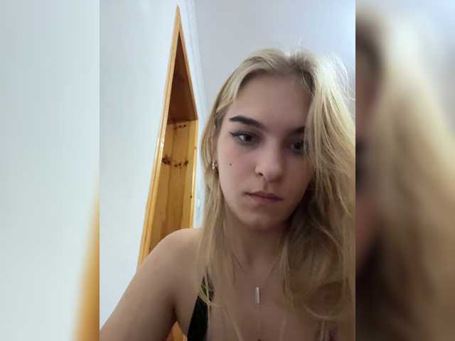 AlinaLemon live cam on BongaCams
