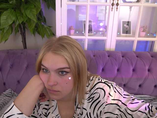 AlinaLemon live cam on BongaCams
