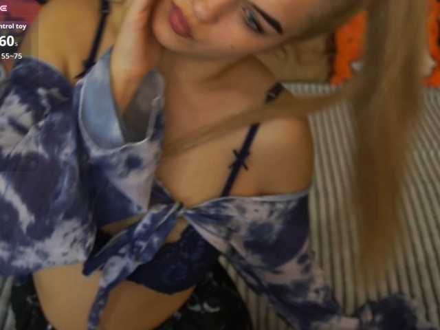 AlinaLemon live cam on BongaCams