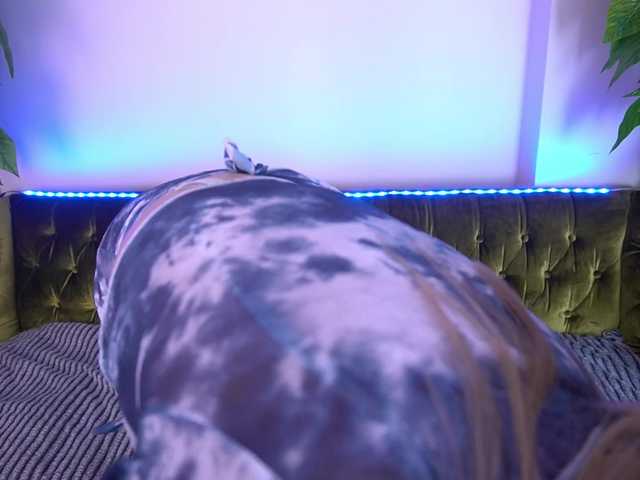AlinaLemon live cam on BongaCams