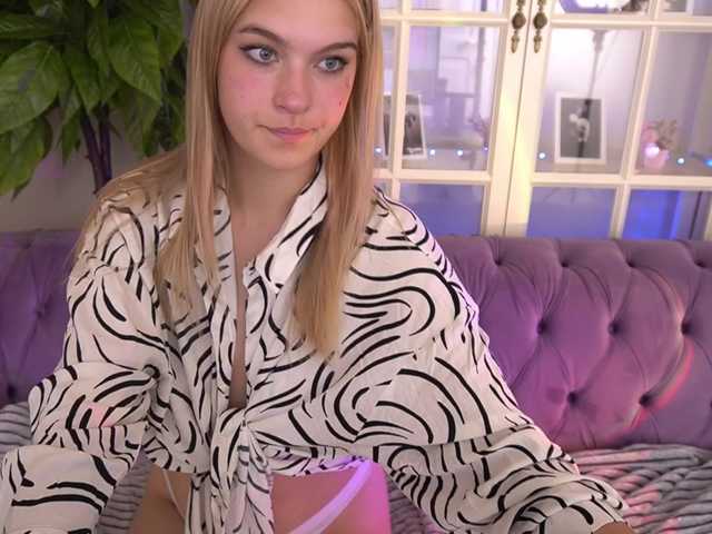AlinaLemon live cam on BongaCams