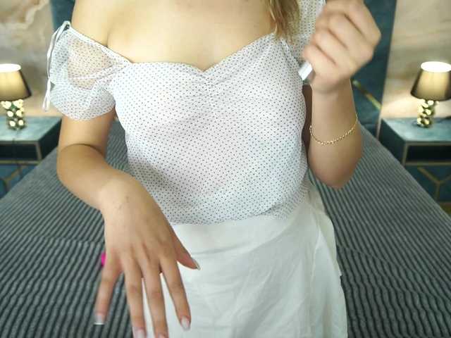 AlinaLemon live cam on BongaCams