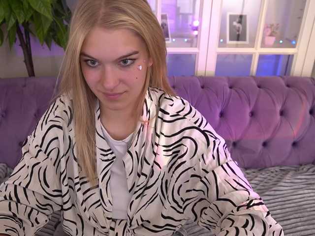 AlinaLemon live cam on BongaCams