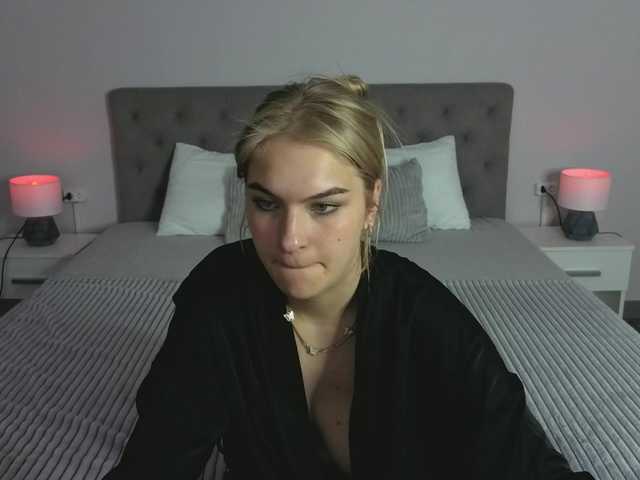 AlinaLemon's BongaCams show and profile