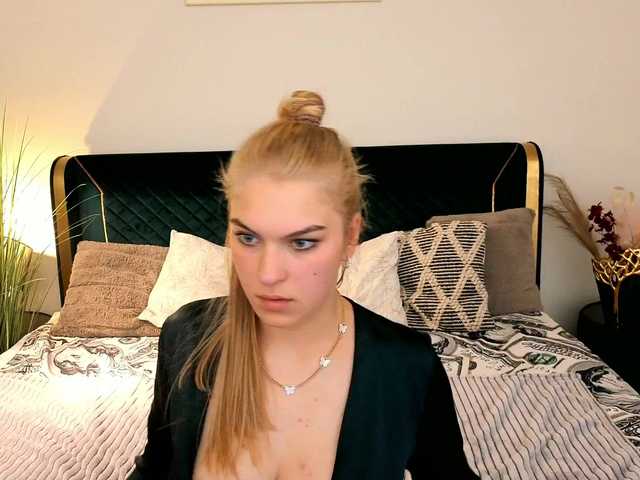 AlinaLemon's BongaCams show and profile