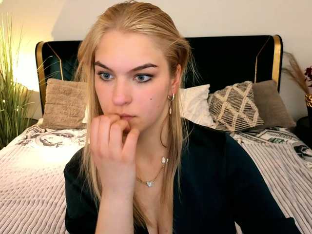 AlinaLemon's BongaCams show and profile