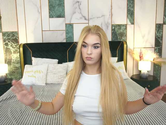 AlinaLemon live cam on BongaCams