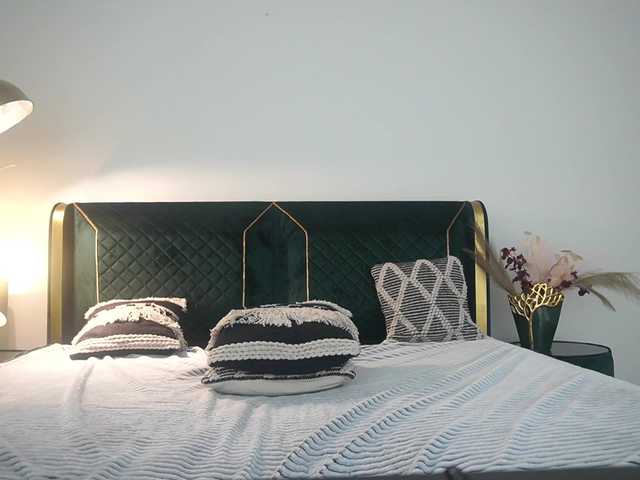 AlinaLemon live cam on BongaCams