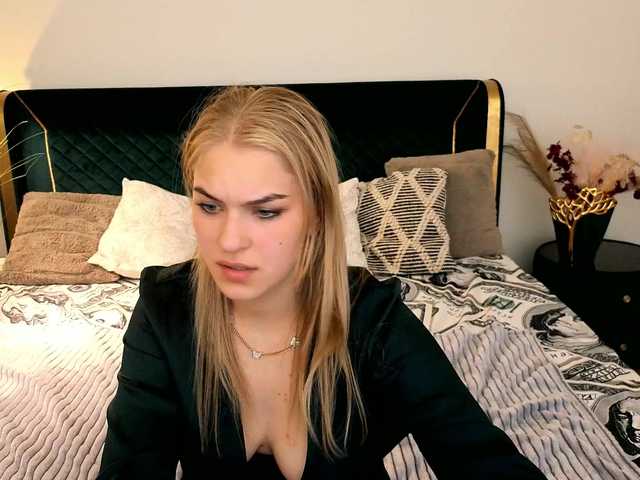 AlinaLemon's BongaCams show and profile