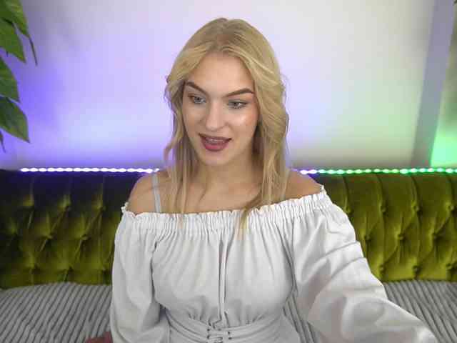Модель: AlinaLemon