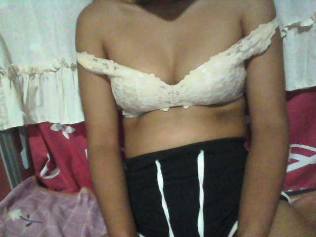 le modèle Linah98 est en webcam porno dans un show sur le site bongacams, il possède les tags suivants: Asian,Brunette,Shaved
