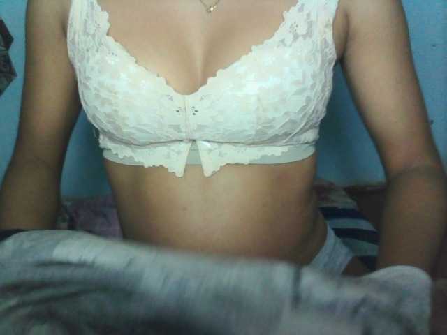 le modèle Linah98 est en webcam porno dans un show sur le site bongacams, il possède les tags suivants: Asian,Brunette,Shaved