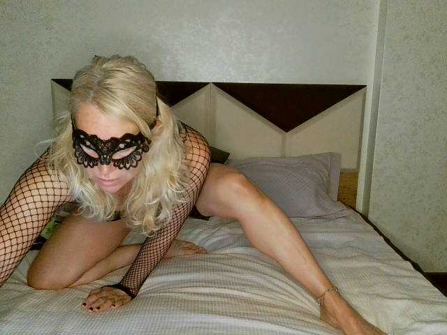 HoneyLuna7 live cam on BongaCams