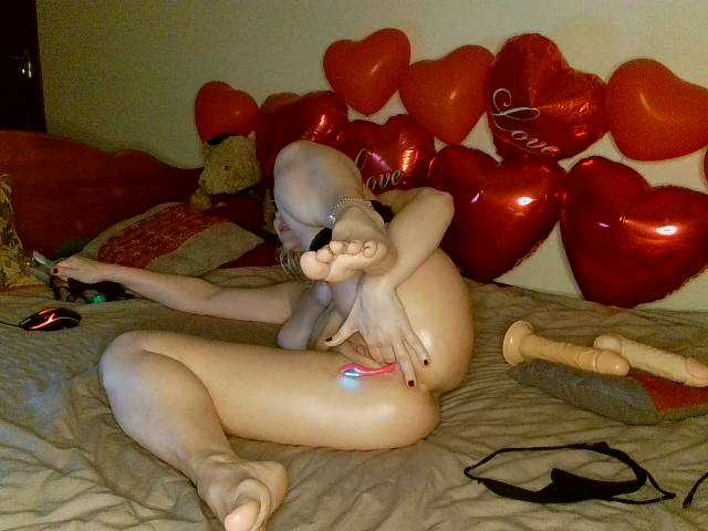 HoneyLuna7's BongaCams show and profile