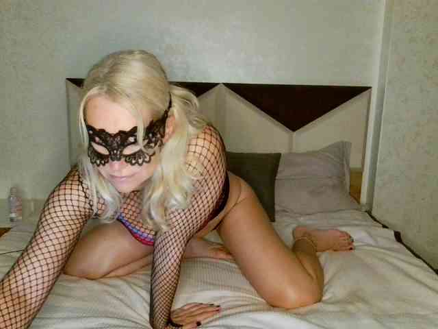 HoneyLuna7 webcam