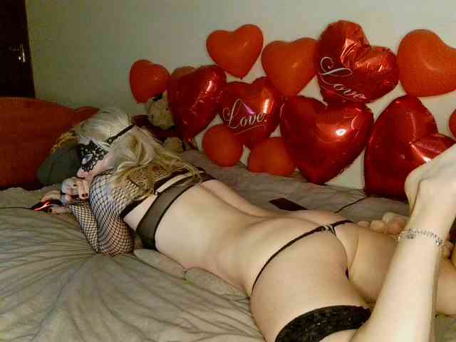 HoneyLuna7 webcam