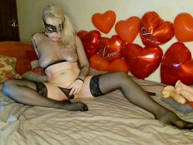 HoneyLuna7 webcam