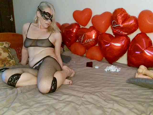 HoneyLuna7 webcam
