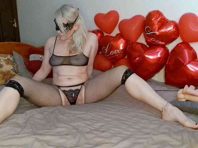 HoneyLuna7 webcam