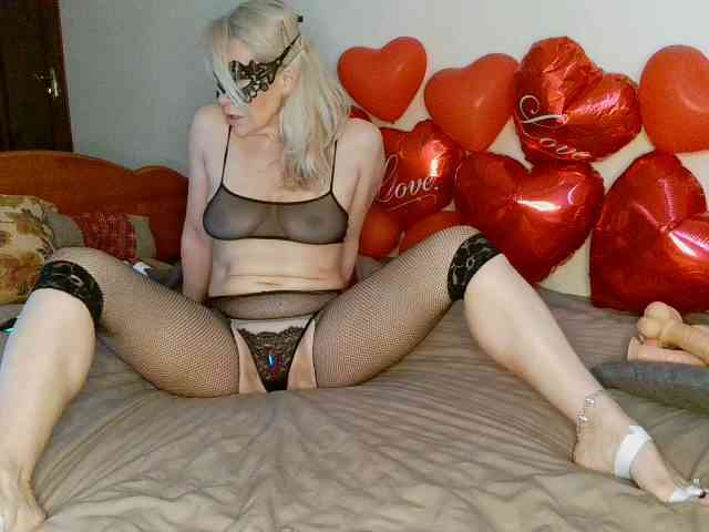 HoneyLuna7 webcam
