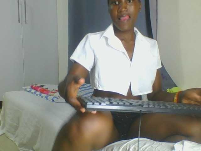 Smilingbeibylove live cam on BongaCams