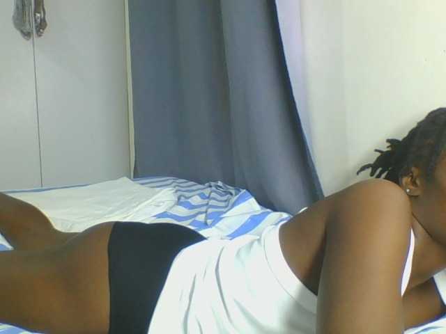 Smilingbeibylove live webcam show