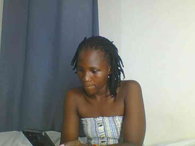 Smilingbeibylove webcam