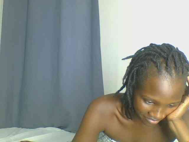Smilingbeibylove webcam