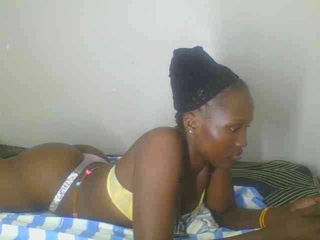 Smilingbeibylove webcam