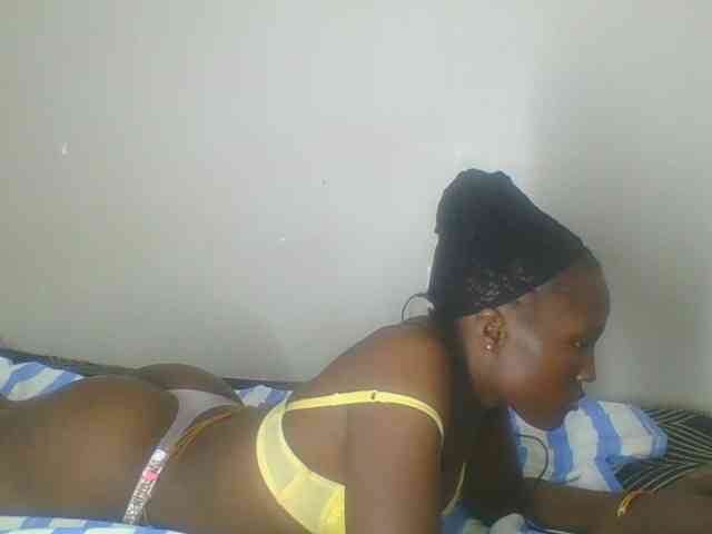 Smilingbeibylove webcam