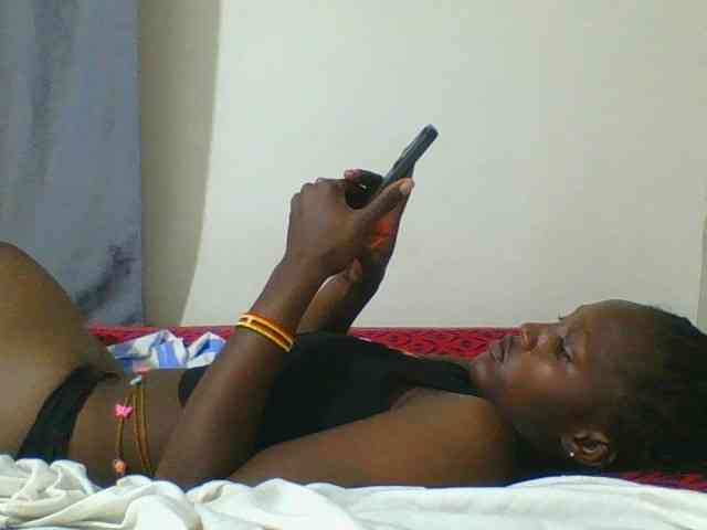 Smilingbeibylove webcam