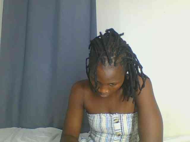 Smilingbeibylove webcam