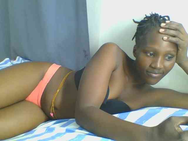 Smilingbeibylove webcam