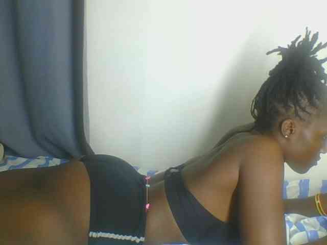 Smilingbeibylove webcam