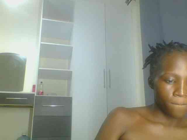 Smilingbeibylove webcam
