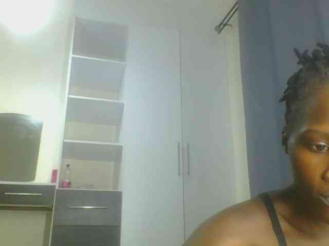 Smilingbeibylove webcam