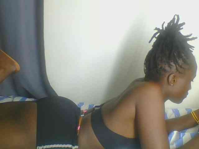 Smilingbeibylove webcam
