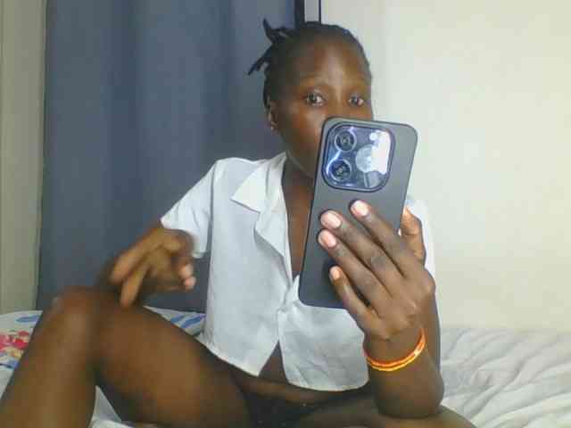 Smilingbeibylove webcam