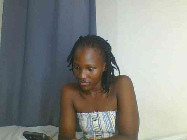 Smilingbeibylove webcam