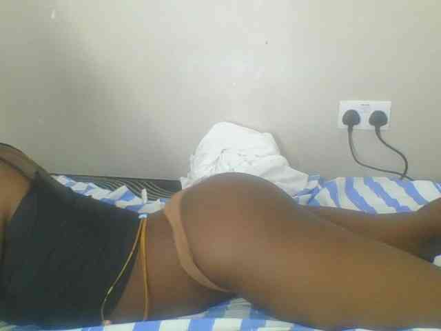 Smilingbeibylove webcam