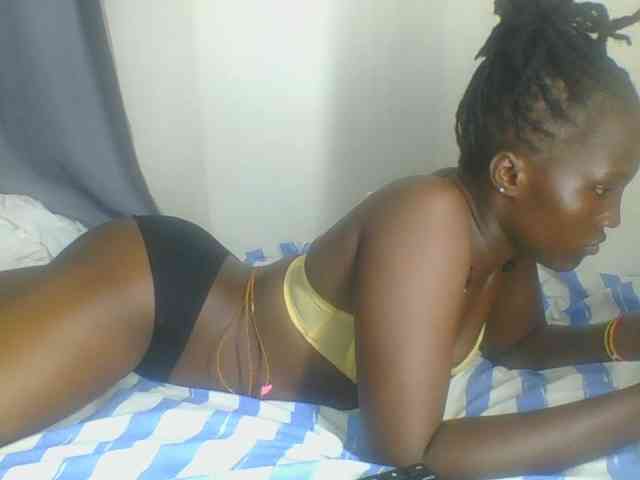 Smilingbeibylove webcam