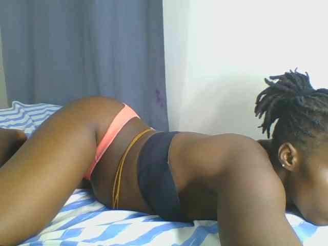 Smilingbeibylove webcam