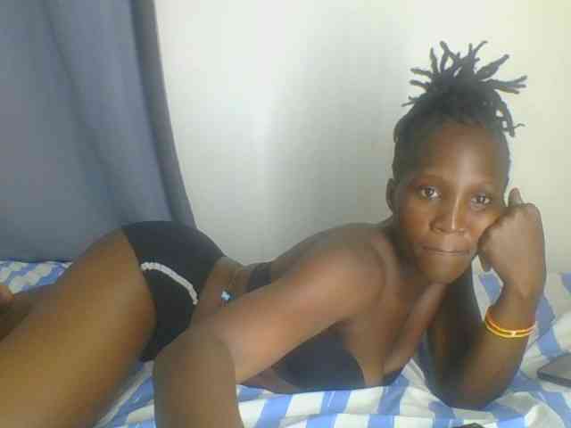 Smilingbeibylove webcam