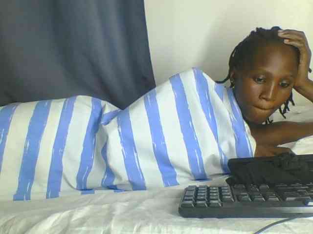 Smilingbeibylove webcam
