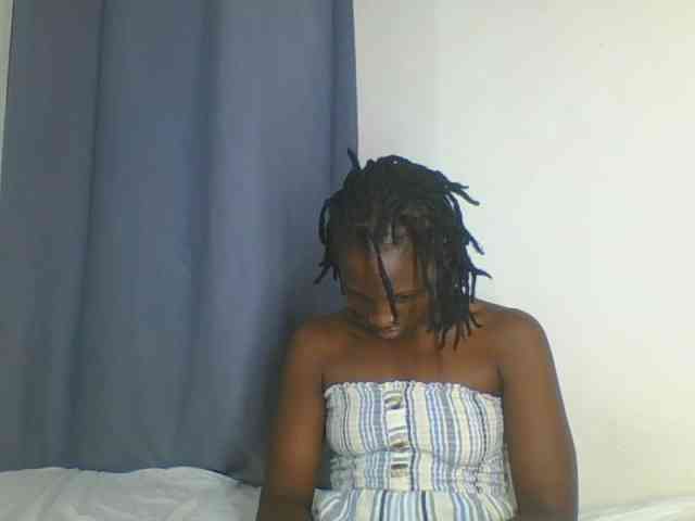 Smilingbeibylove webcam